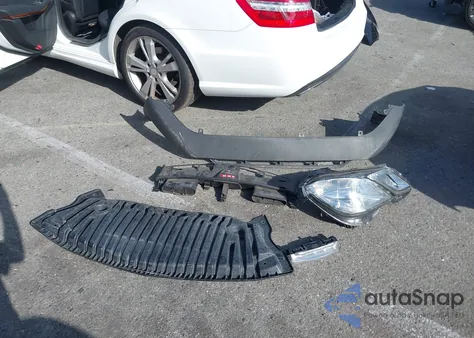 2013 Mercedes-Benz E 350 z USA, uszkodzony, nr VIN WDDHF5KBXDA734860